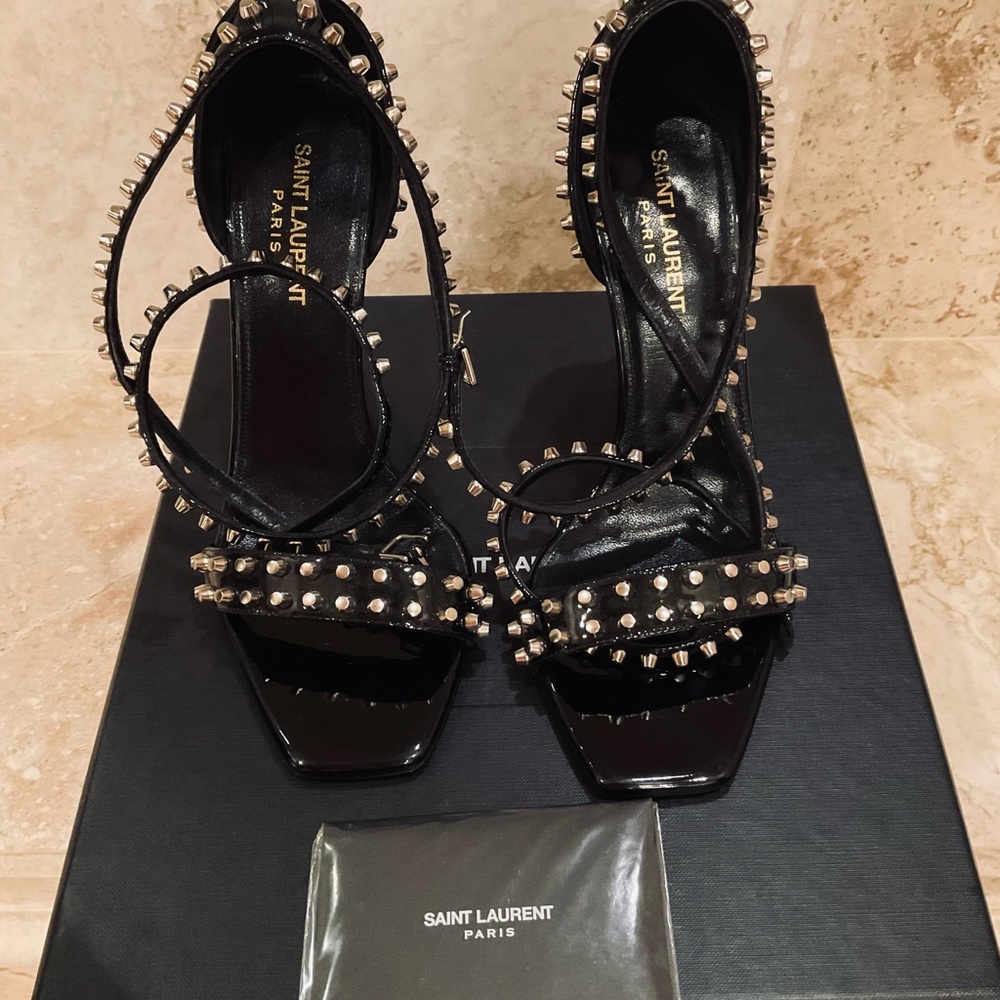 SAINT LAURENT BLACK PATENT LEATHER ANKLE STRAP SANDALS WITH SILVER STUDS 38.5